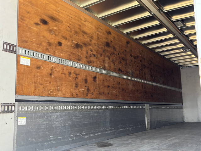 三菱ふそうスーパーグレートアルミウイング大型（10t）[写真10]