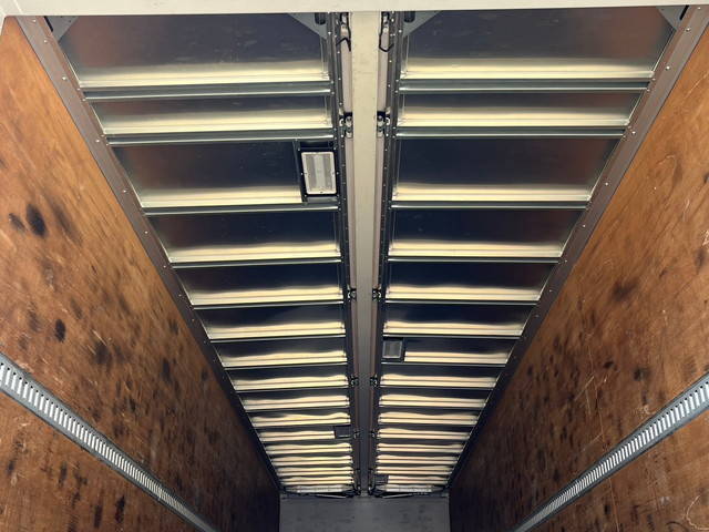 三菱ふそうスーパーグレートアルミウイング大型（10t）[写真13]