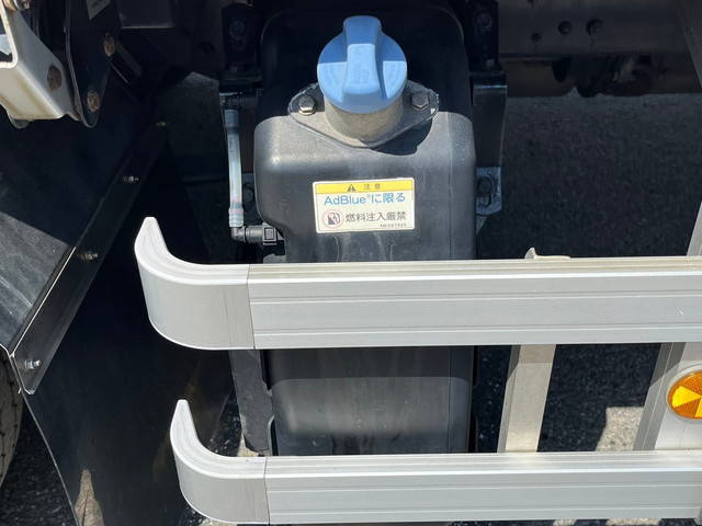 三菱ふそうスーパーグレートアルミウイング大型（10t）[写真22]