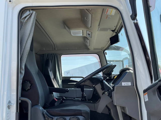 三菱ふそうスーパーグレートアルミウイング大型（10t）[写真23]