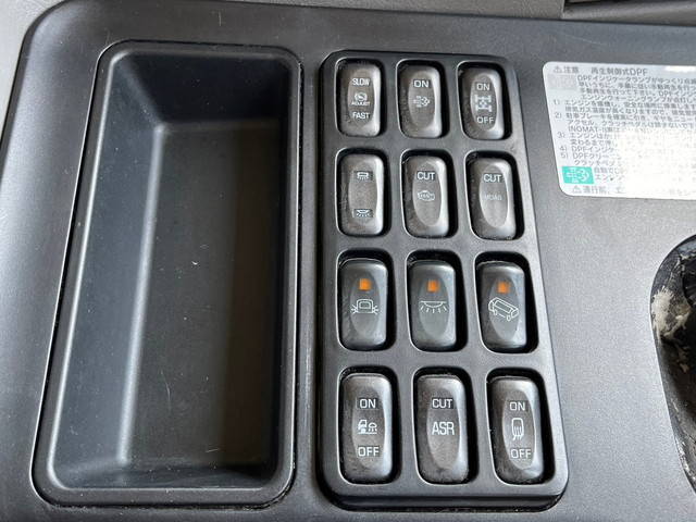 三菱ふそうスーパーグレートアルミウイング大型（10t）[写真26]