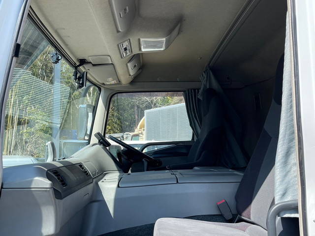 三菱ふそうスーパーグレートアルミウイング大型（10t）[写真29]