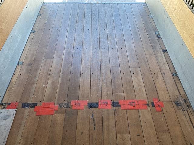 三菱ふそうキャンターアルミバン小型（2t・3t）[写真17]