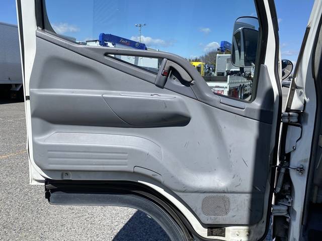 三菱ふそうキャンターアルミバン小型（2t・3t）[写真30]