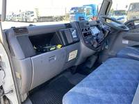 三菱ふそうキャンターアルミバン小型（2t・3t）[写真32]