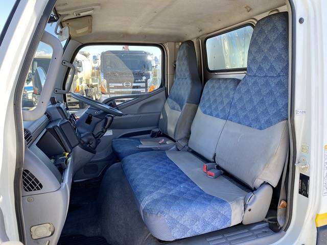 三菱ふそうキャンターアルミバン小型（2t・3t）[写真33]