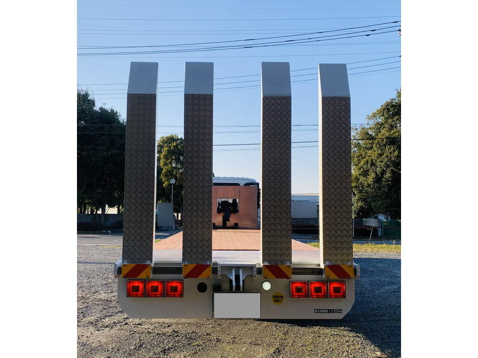 いすゞギガセルフローダー大型（10t）[写真10]