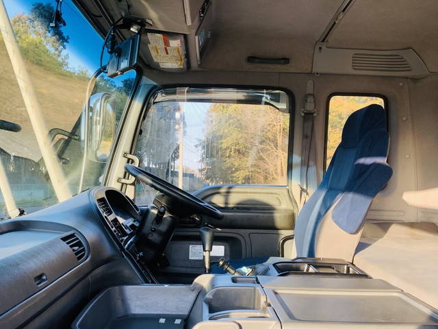 いすゞギガセルフローダー大型（10t）[写真27]