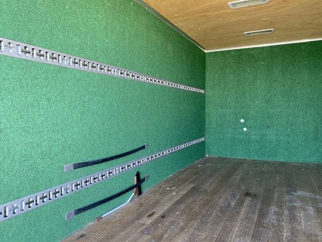 三菱ふそうキャンターアルミバン小型（2t・3t）[写真13]