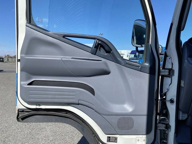 三菱ふそうキャンターアルミバン小型（2t・3t）[写真30]