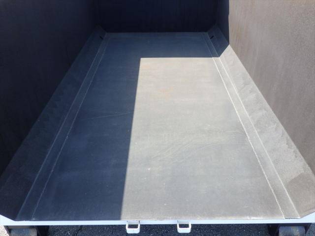 三菱ふそうキャンターコンテナ専用車小型（2t・3t）[写真14]