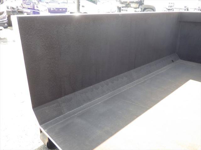 三菱ふそうキャンターコンテナ専用車小型（2t・3t）[写真15]