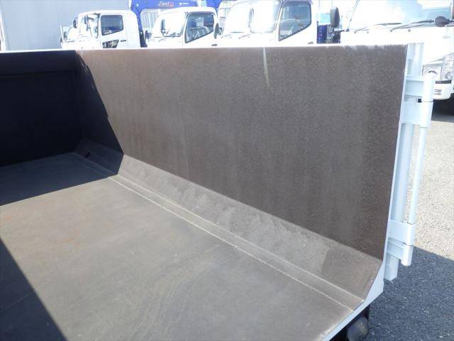 三菱ふそうキャンターコンテナ専用車小型（2t・3t）[写真16]