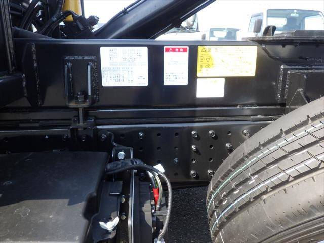 三菱ふそうキャンターコンテナ専用車小型（2t・3t）[写真17]