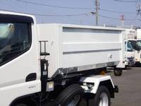 三菱ふそうキャンターコンテナ専用車小型（2t・3t）[写真06]