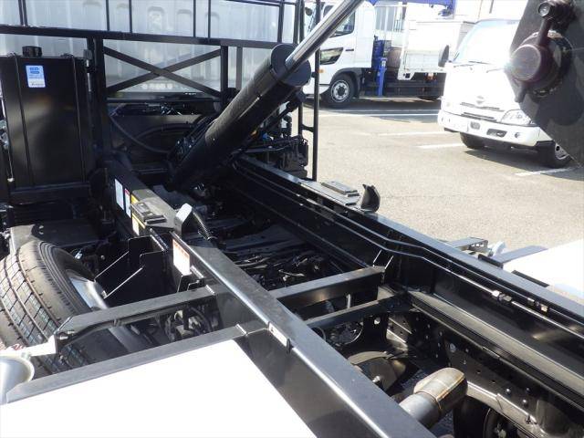 三菱ふそうキャンターコンテナ専用車小型（2t・3t）[写真08]