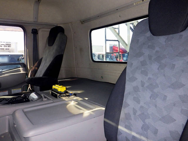 UDトラックスクオンコンテナ専用車大型（10t）[写真11]