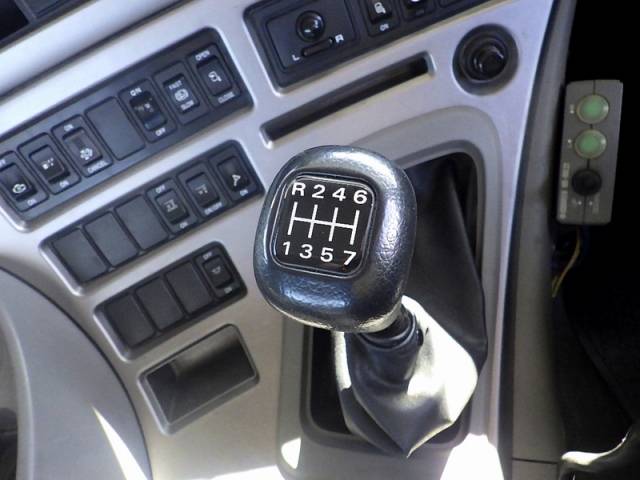 UDトラックスクオンコンテナ専用車大型（10t）[写真13]