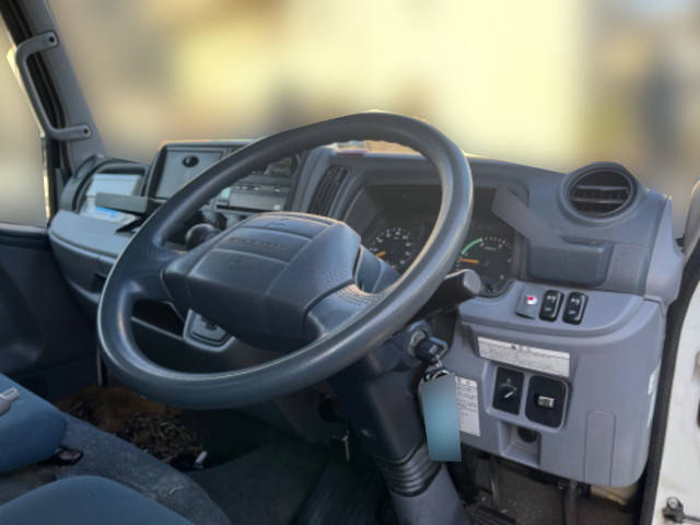 三菱ふそうキャンターアルミバン小型（2t・3t）[写真18]