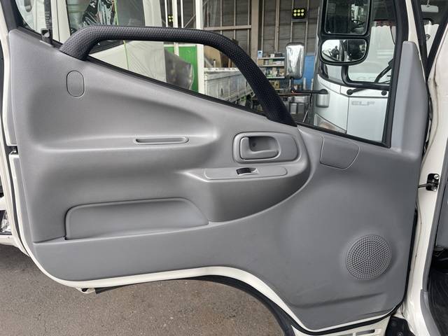 日野デュトロパネルバン小型（2t・3t）[写真28]