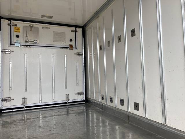 いすゞエルフ冷凍車（冷蔵車）小型（2t・3t）[写真14]