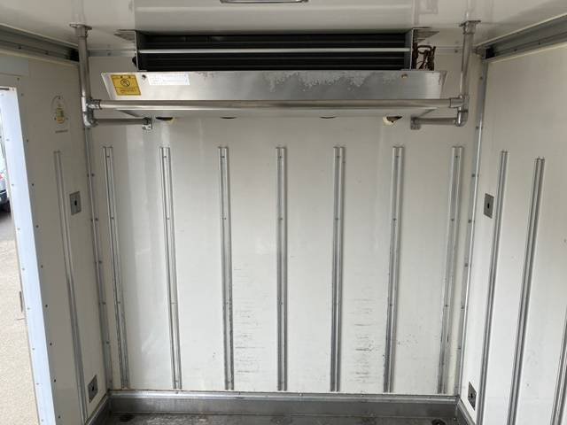 いすゞエルフ冷凍車（冷蔵車）小型（2t・3t）[写真15]