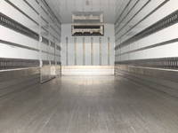 いすゞフォワード冷凍車（冷蔵車）中型（4t）[写真12]