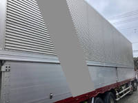 いすゞギガアルミウイング大型（10t）[写真10]