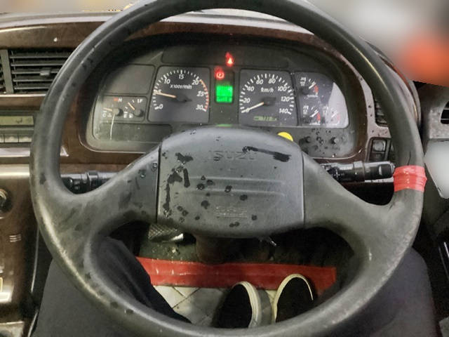 いすゞギガアルミウイング大型（10t）[写真29]