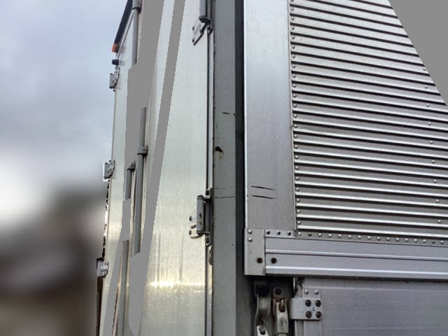 いすゞギガアルミウイング大型（10t）[写真08]