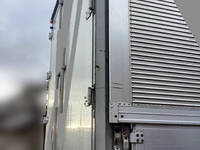 いすゞギガアルミウイング大型（10t）[写真08]