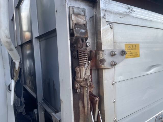 三菱ふそうファイターアルミウイング中型（4t）[写真15]