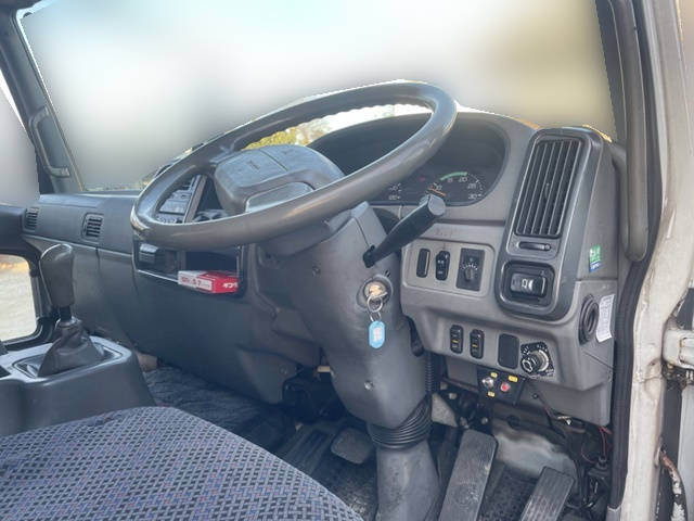 三菱ふそうファイターアルミウイング中型（4t）[写真32]