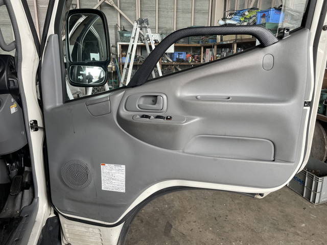 日野デュトロパネルバン小型（2t・3t）[写真23]