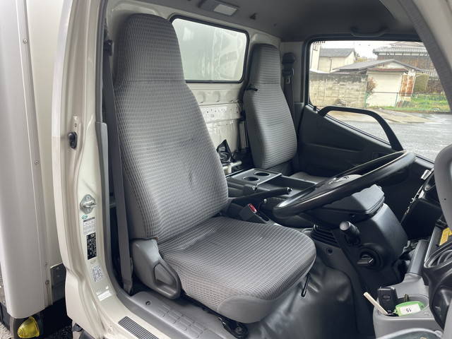 日野デュトロパネルバン小型（2t・3t）[写真25]