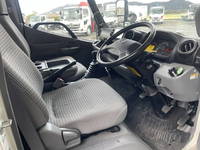 日野デュトロパネルバン小型（2t・3t）[写真26]