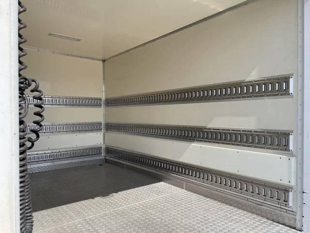 三菱ふそうキャンターパネルバン小型（2t・3t）[写真13]