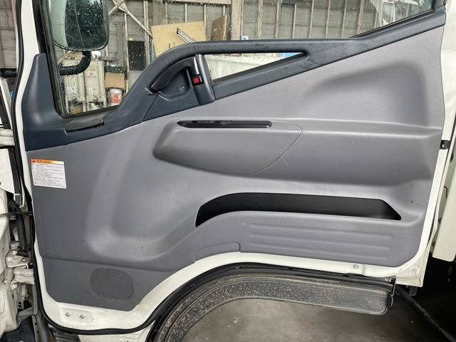 三菱ふそうキャンターパネルバン小型（2t・3t）[写真31]