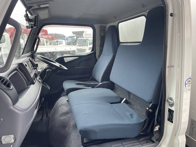 三菱ふそうキャンターパネルバン小型（2t・3t）[写真33]