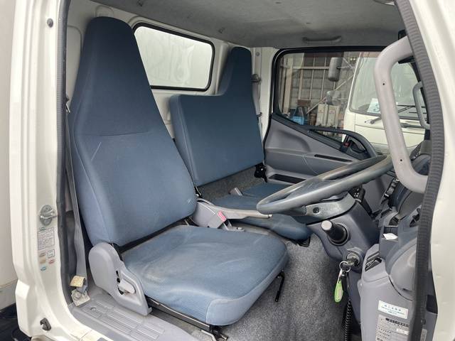 三菱ふそうキャンターパネルバン小型（2t・3t）[写真35]