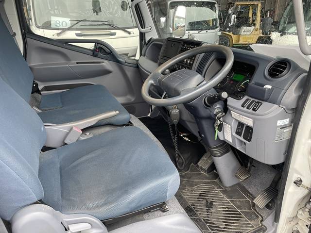 三菱ふそうキャンターパネルバン小型（2t・3t）[写真36]