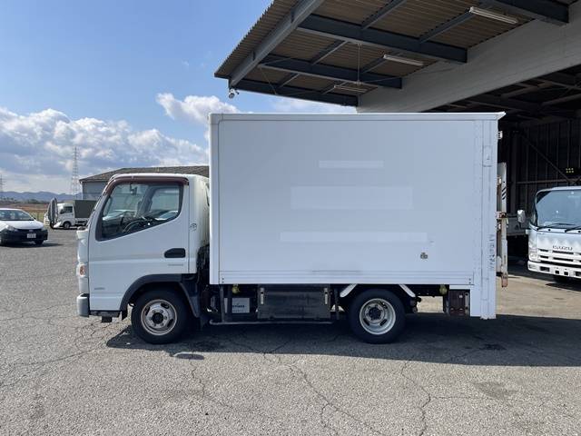 三菱ふそうキャンターパネルバン小型（2t・3t）[写真05]