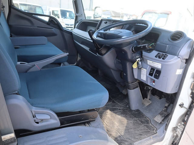 三菱ふそうキャンター幌ウイング小型（2t・3t）[写真26]