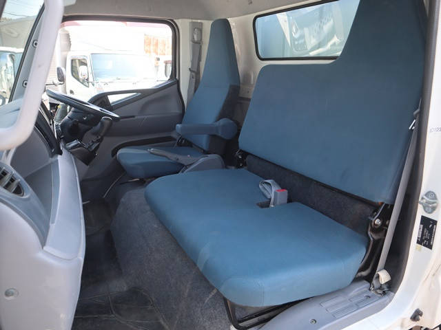 三菱ふそうキャンター幌ウイング小型（2t・3t）[写真29]