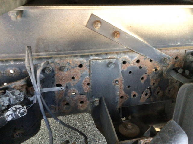 いすゞエルフ冷凍車（冷蔵車）小型（2t・3t）[写真13]