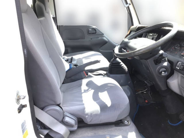 いすゞエルフ冷凍車（冷蔵車）小型（2t・3t）[写真20]