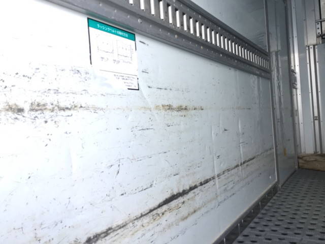 いすゞエルフ冷凍車（冷蔵車）小型（2t・3t）[写真07]