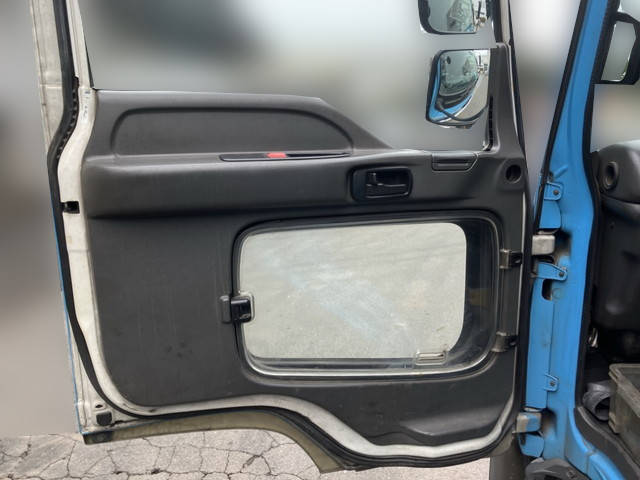 いすゞフォワードコンテナ専用車増トン（6t・8t）[写真22]