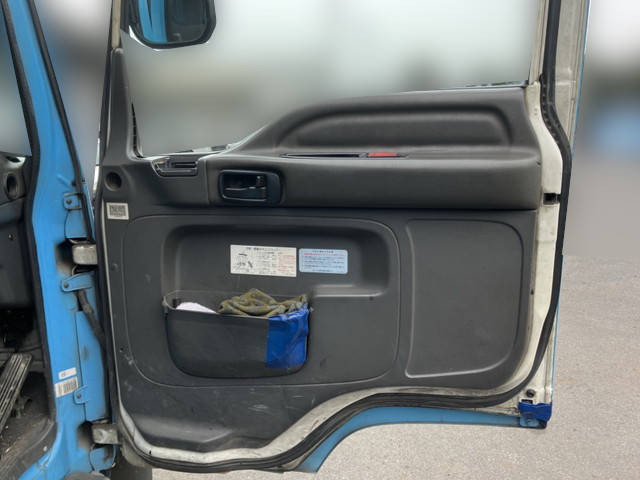 いすゞフォワードコンテナ専用車増トン（6t・8t）[写真23]