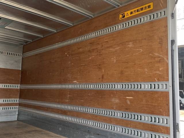 いすゞエルフアルミバン小型（2t・3t）[写真12]